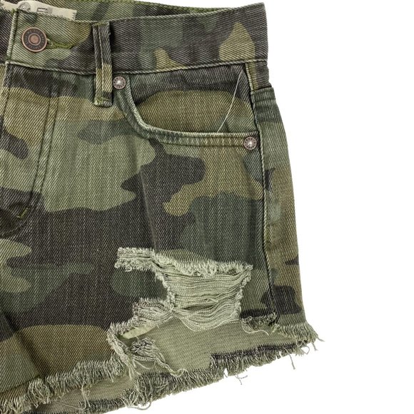 FREE PEOPLE We the Free Camo Combo Distressed Raw Hem Cutoffs Size 24 - Picture 4 of 16
